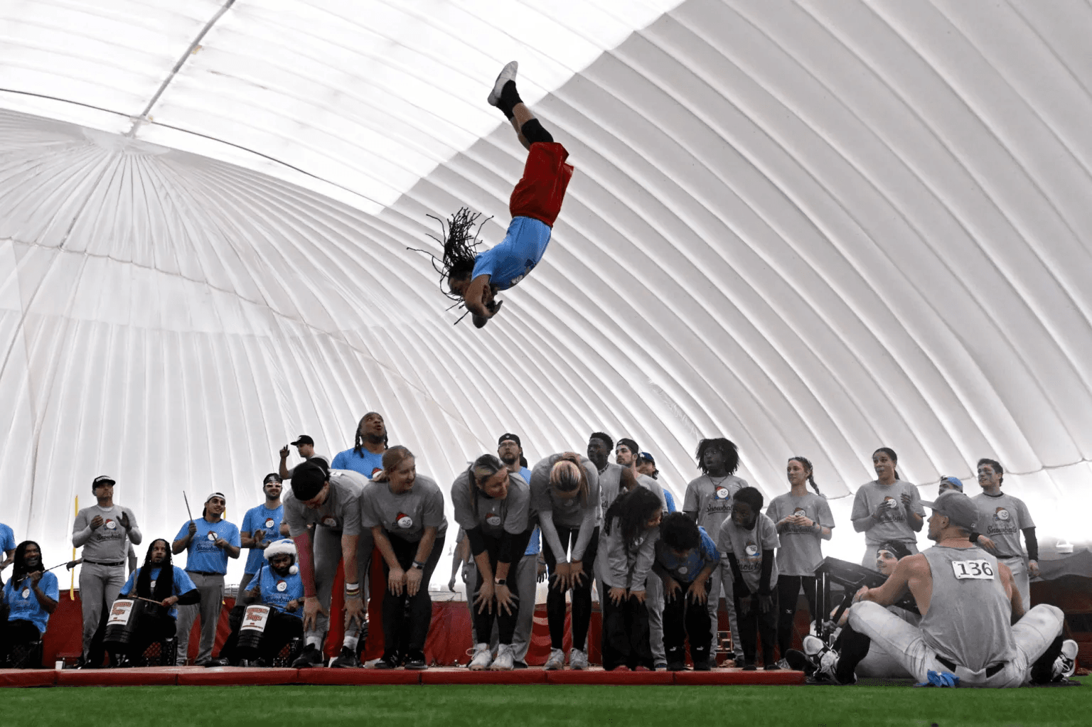 Chicago Snowballs acrobat performance